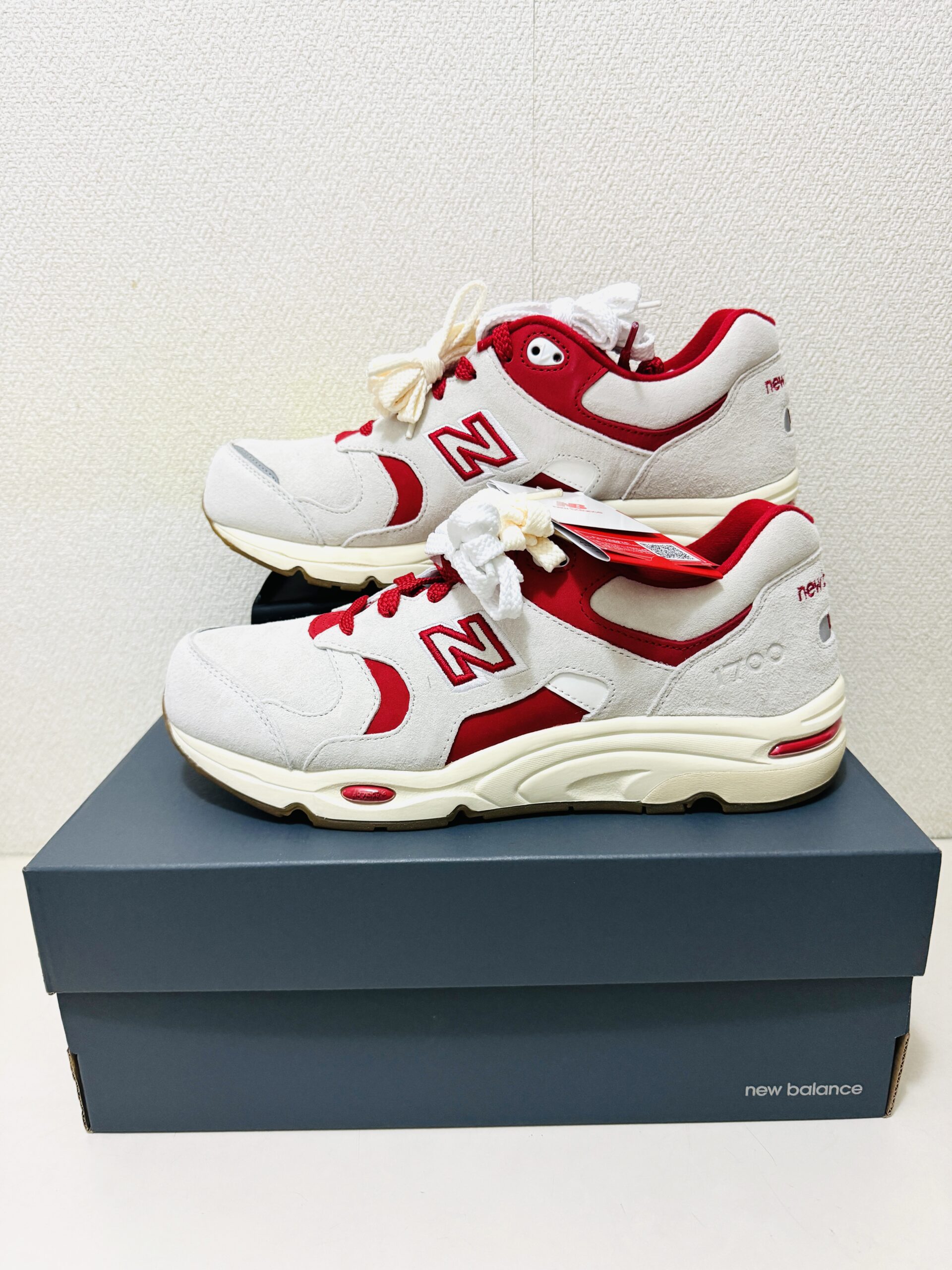 KITH × New Balance 1700 Toronto Marshmallowの正面画像