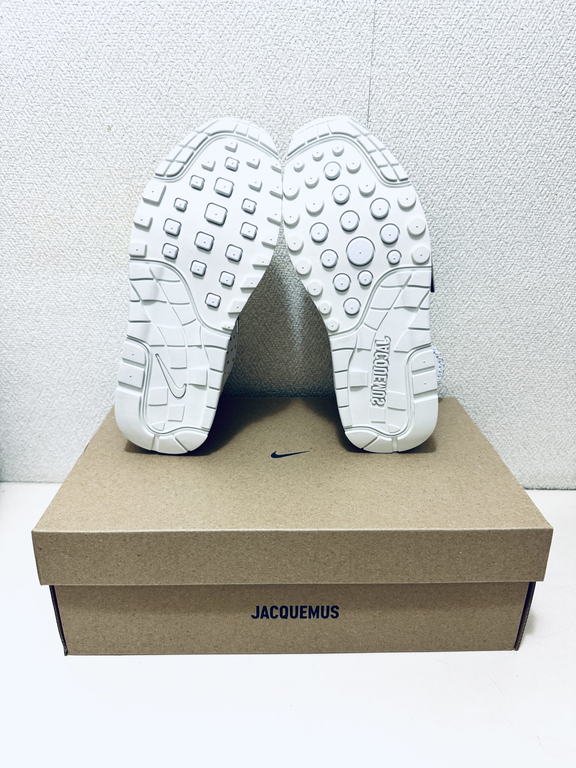 Jacquemus × Nike Women's Air Max 1 SP Sail and Summit Whiteのソール画像