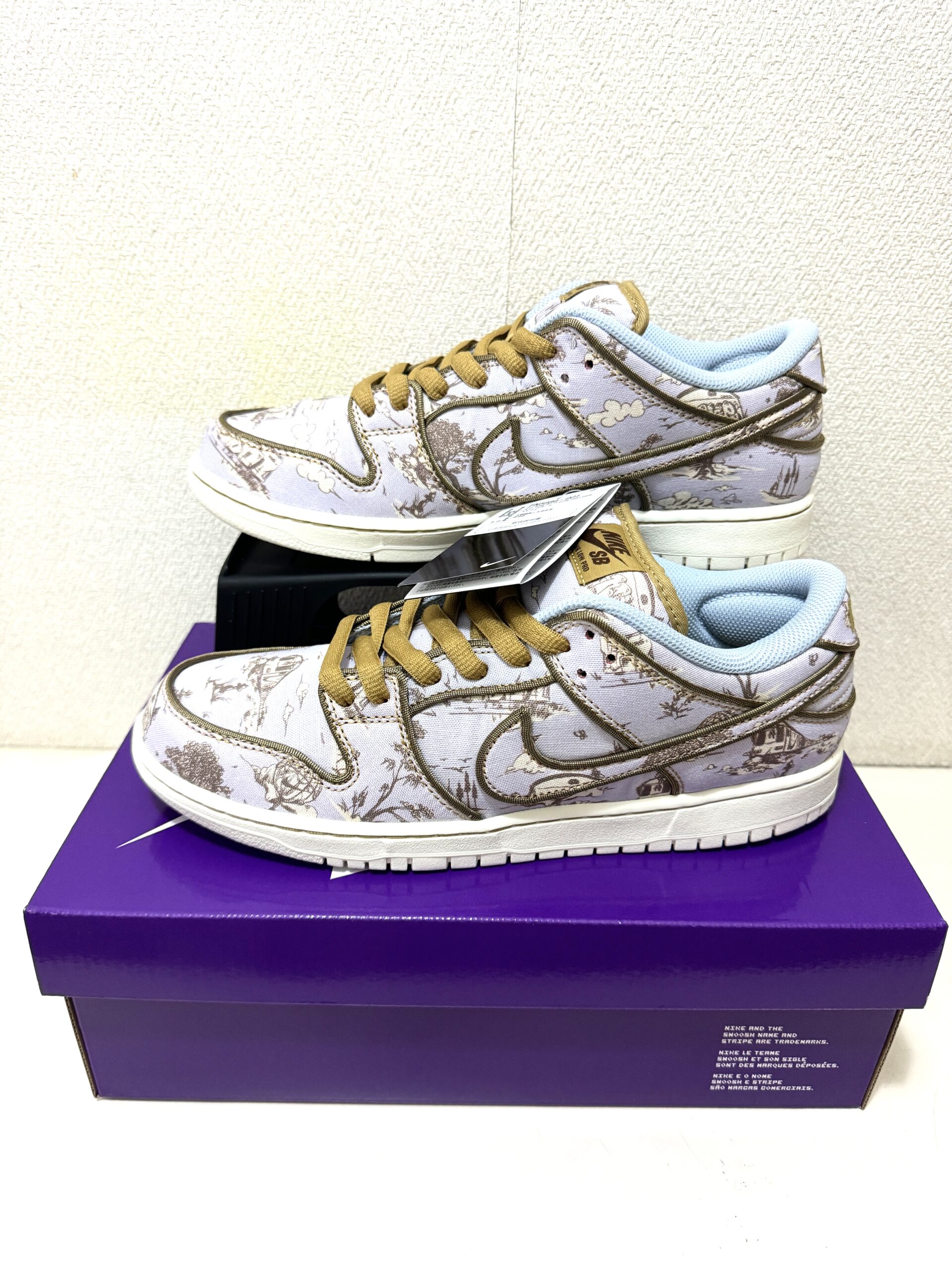 Nike SB Dunk Low PRM Toileの正面画像