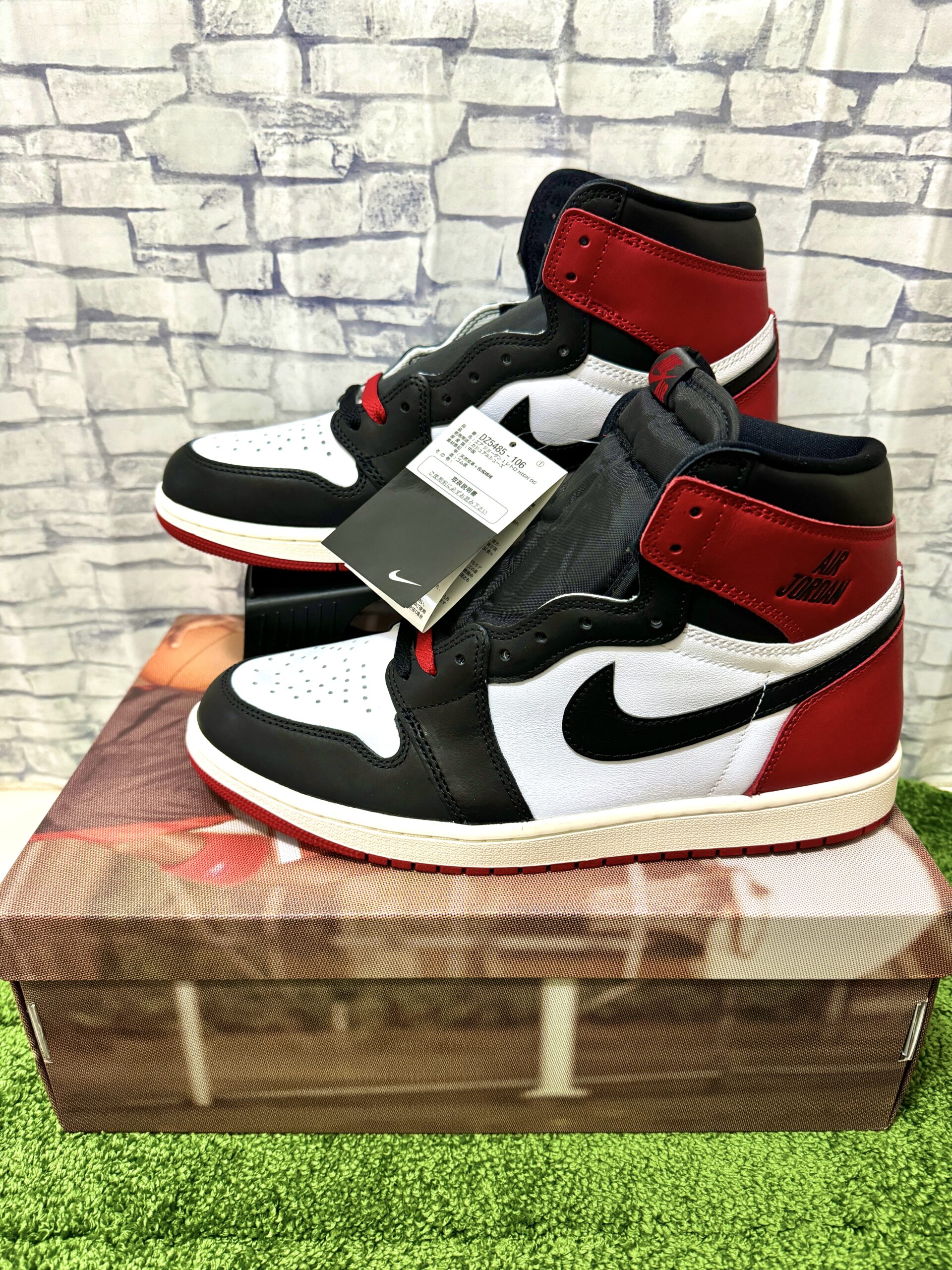 Nike Air Jordan 1 Retro High OG Black Toe Reimagined(ナイキ エアジョーダン1 レトロ ハイ OG ブラックトゥリイマジンド)の正面画像