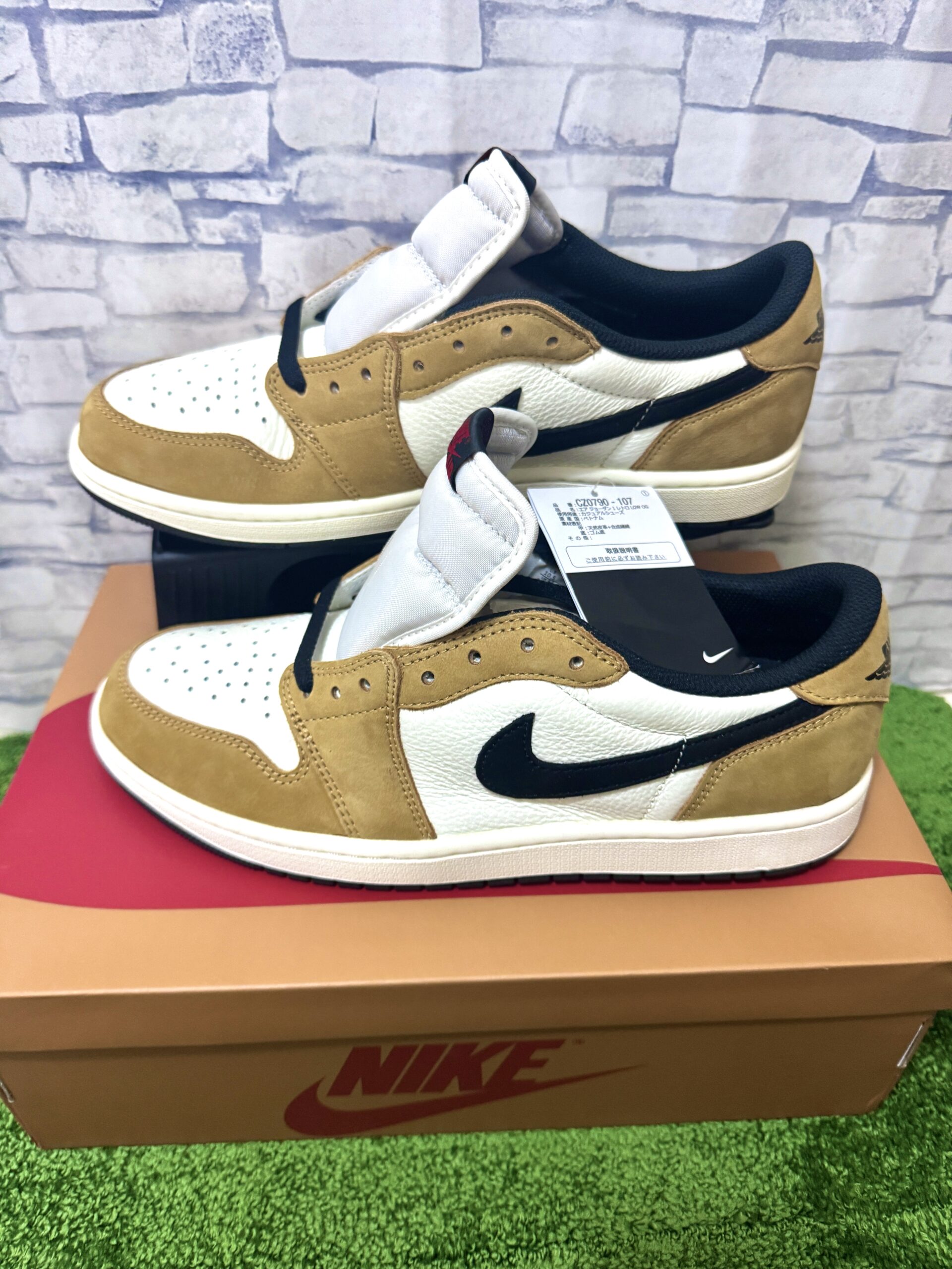 Nike Air Jordan 1 Low OG Rookie of the Year/Sail and Golden Harvest(ナイキ エアジョーダン1 ロー OG ルーキー オブ ザ イヤー/セイル アンド ゴールデン ハーベスト)の正面画像