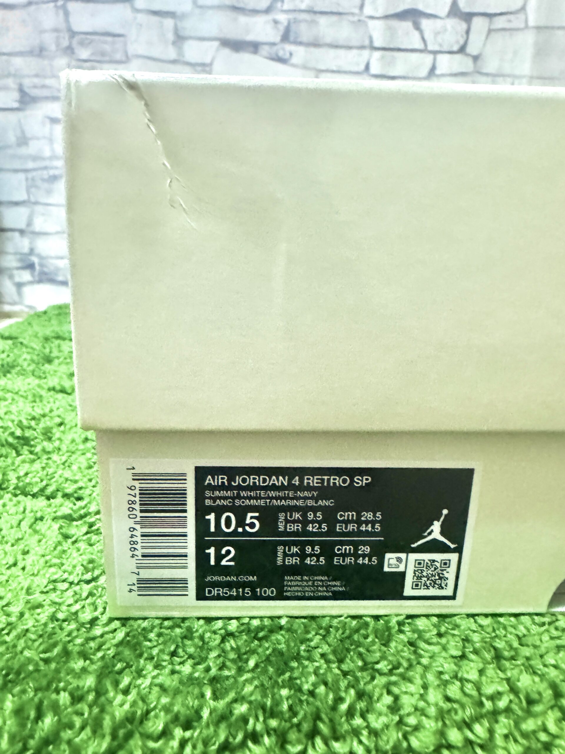 Nike SB Air Jordan 4 Retro SP Summit White/Navy(ナイキ SB エアジョーダン4 レトロ SP サミットホワイト/ネイビー)の外箱画像