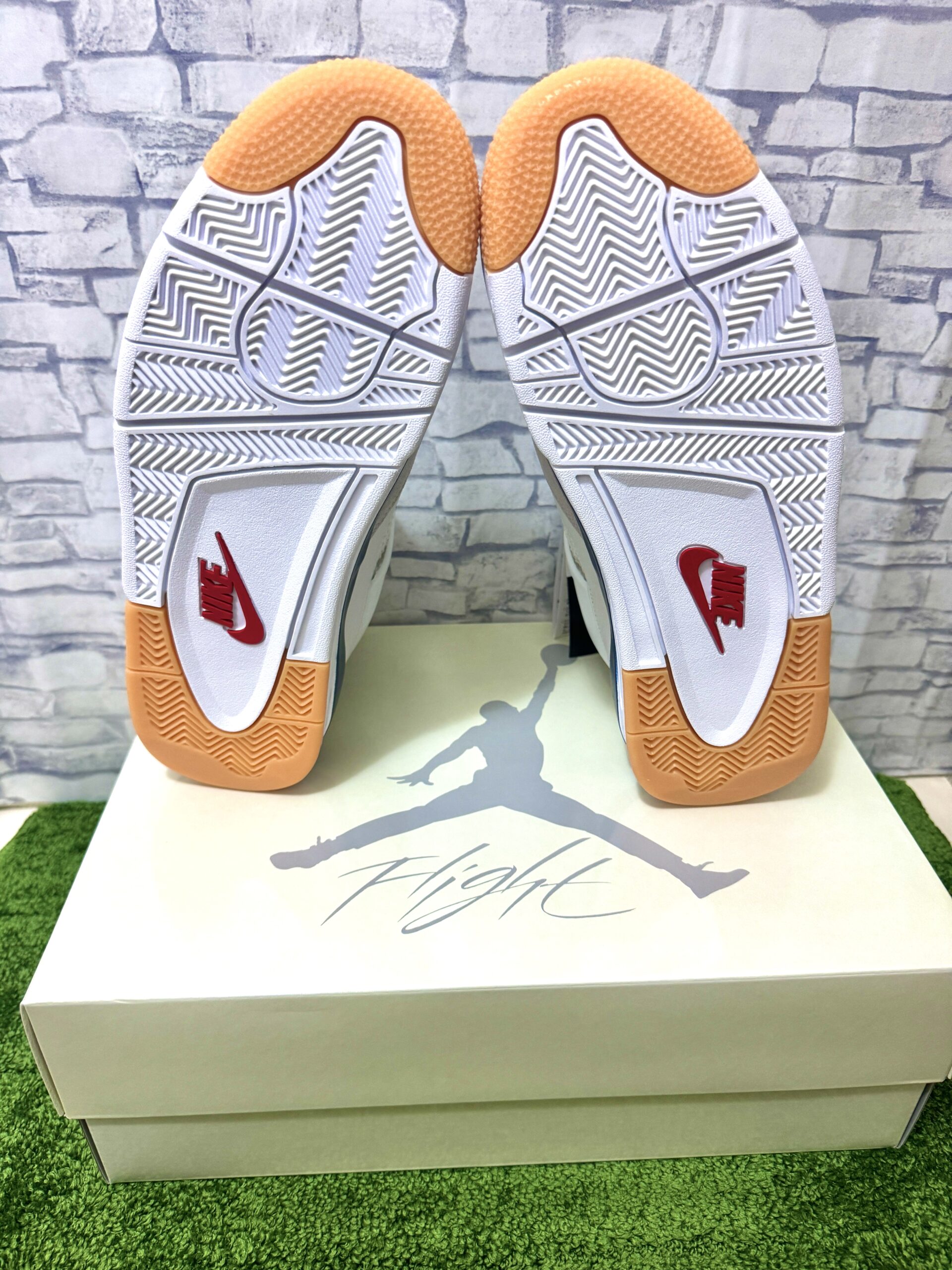 Nike SB Air Jordan 4 Retro SP Summit White/Navy(ナイキ SB エアジョーダン4 レトロ SP サミットホワイト/ネイビー)のソール画像