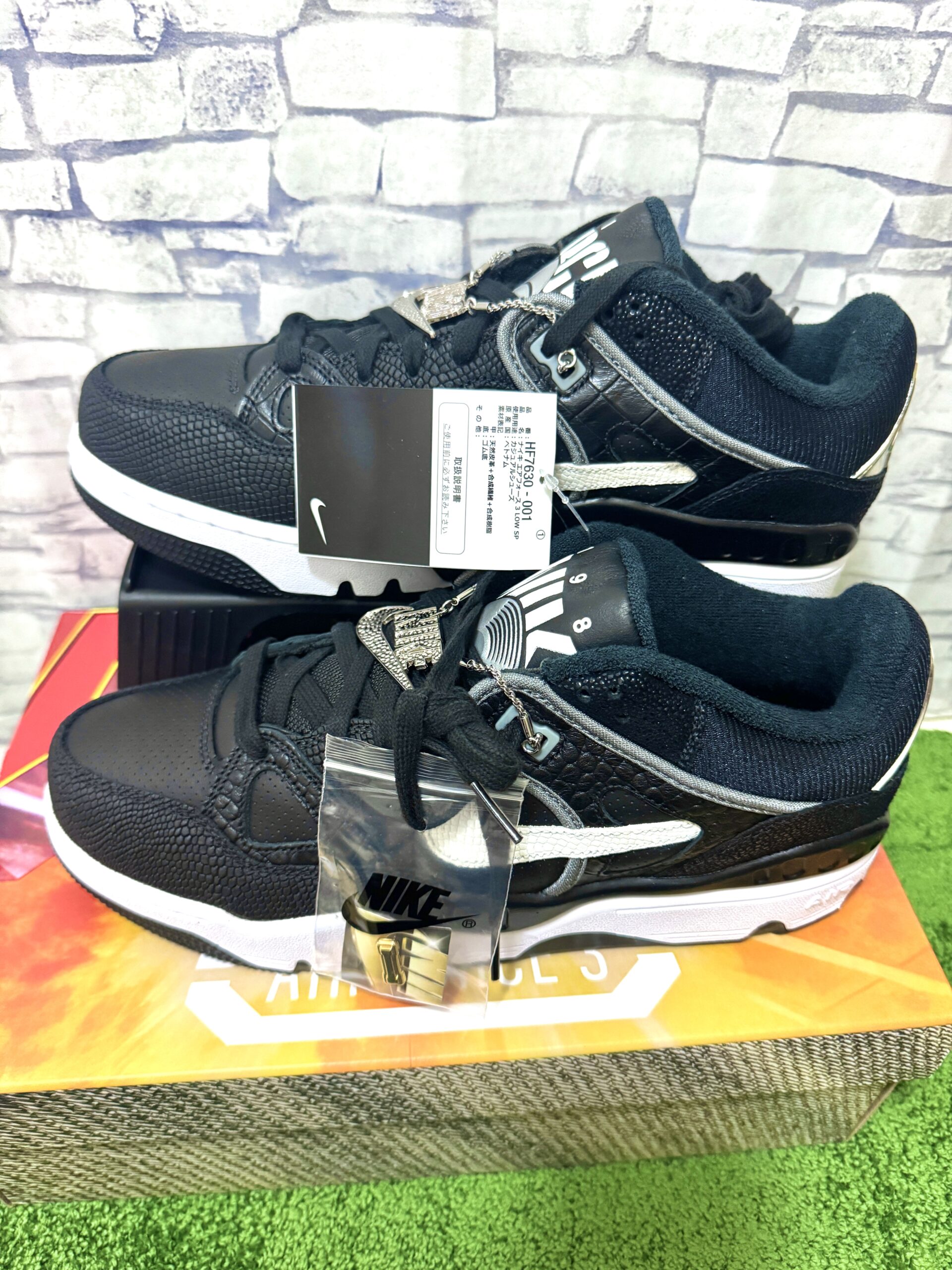 NIGO × Nike Air Force 3 Low Black/White Gold (Heel Logo NIGO)の正面画像