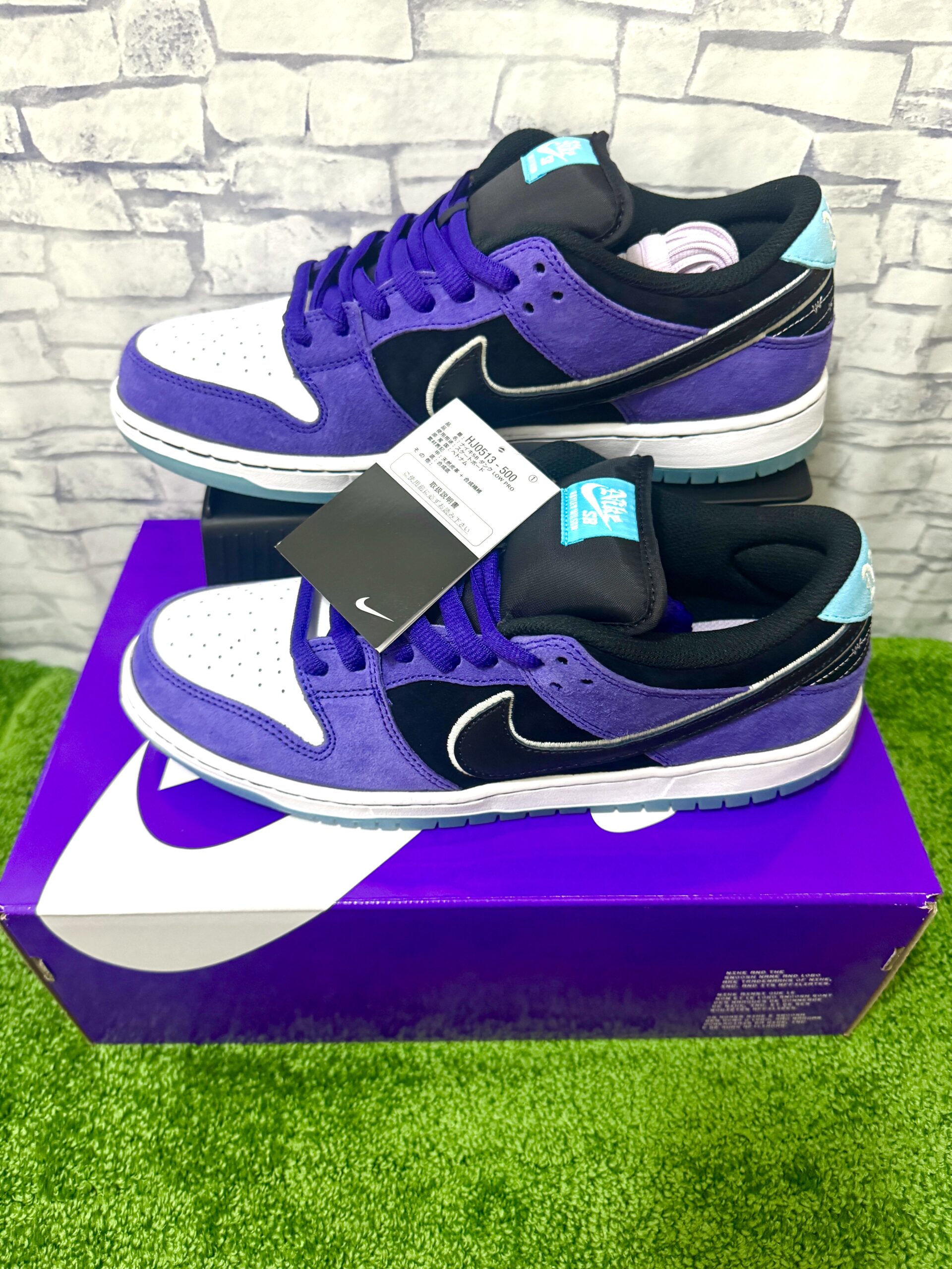 Hayley Wilson × Nike SB Dunk Low Pro Black and Court Purple(ヘイリーウィルソン × ナイキ SB ダンク ロー プロ ブラック アンド コートパープル)の正面画像