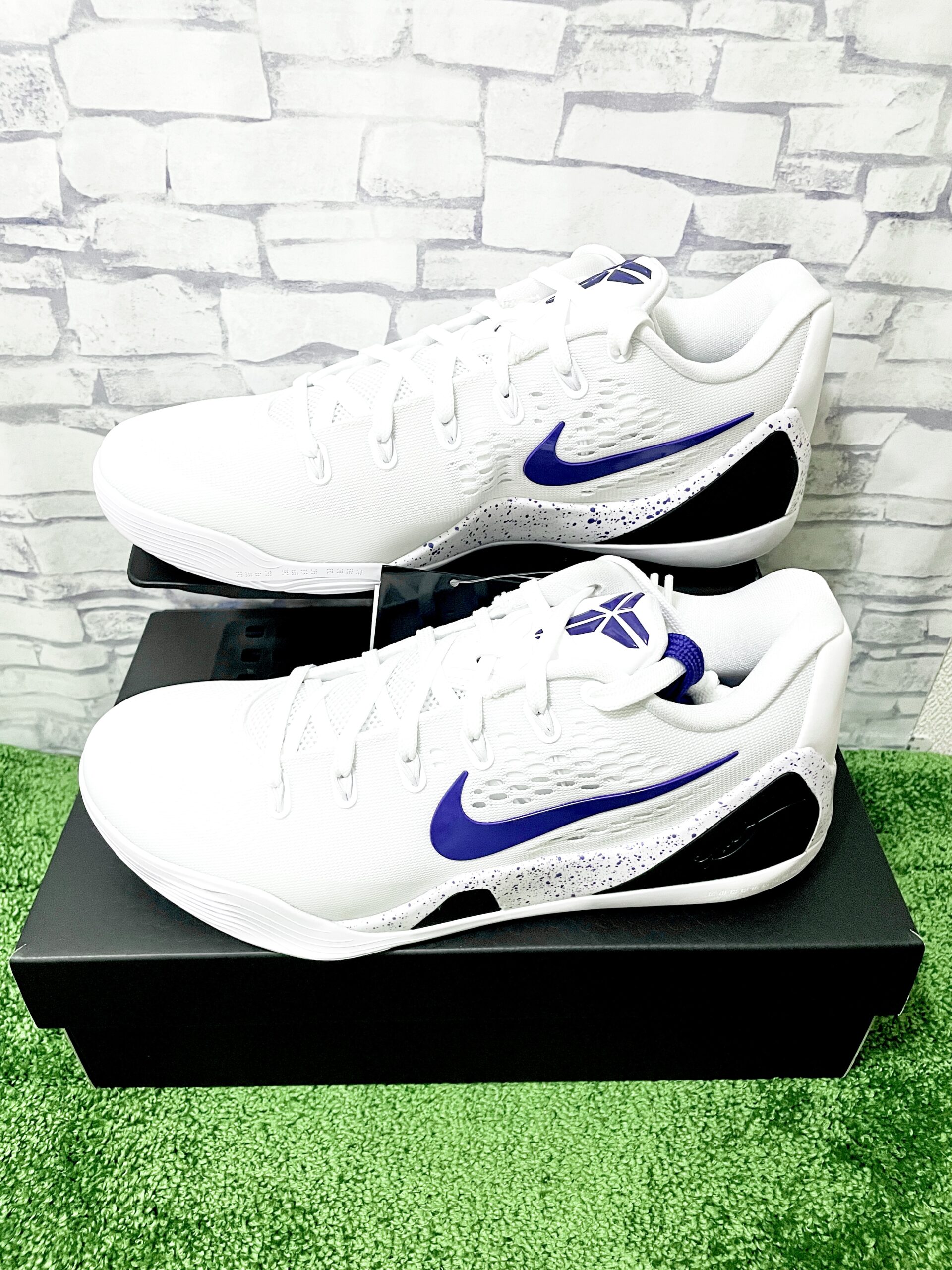 Nike Kobe 9 Elite Low EM Protro White/White/Court Purple(ナイキ コービー9 エリート ロー EM プロトロ ホワイト/ホワイト/コートパープル)の正面画像