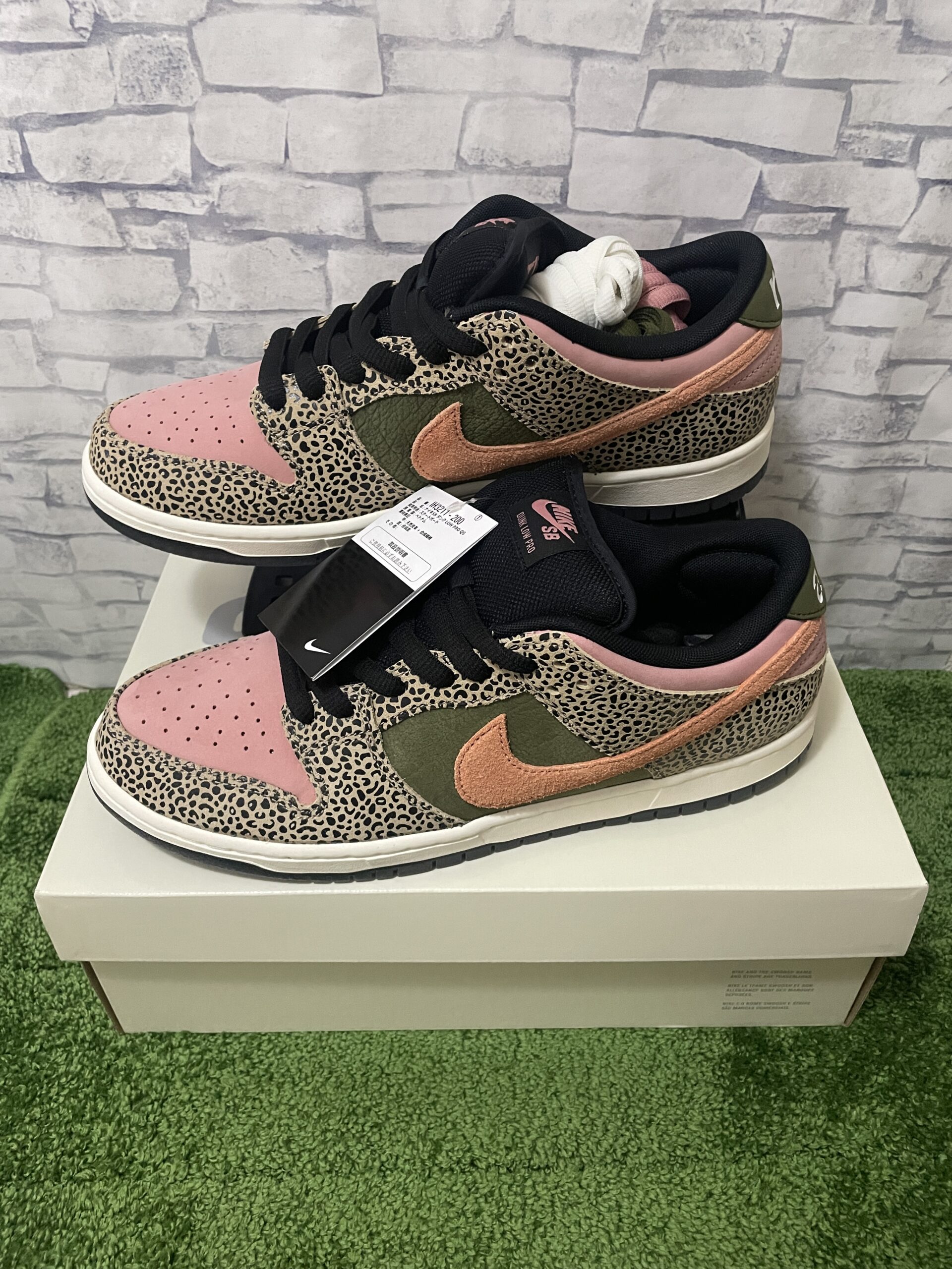 Arts Rec × Nike SB Dunk Low Pro Rust Pink and Rough Green(アーツレック × ナイキ SB ダンク ロー プロ ラストピンク アンド ラフグリーン)の正面画像